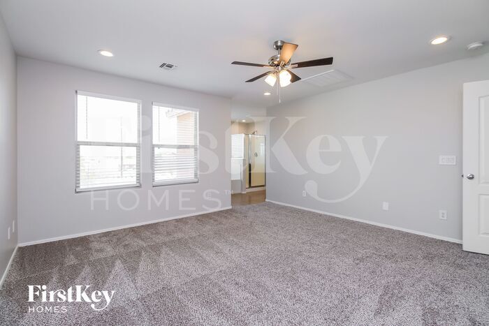 Building Photo - 31229 N Cavalier Dr
