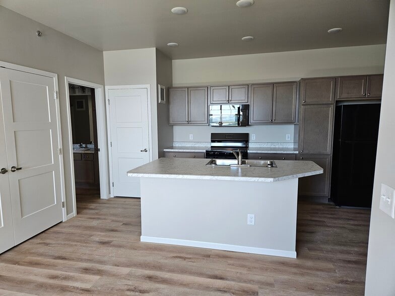 Building Photo - Mary's Heights Apartments