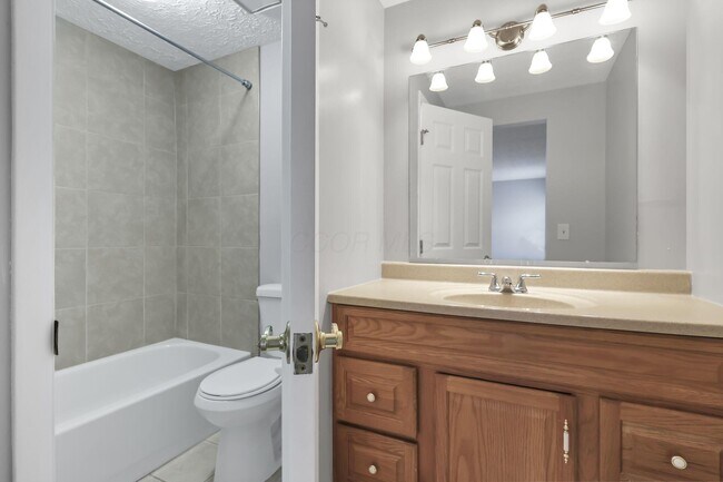 Building Photo - 1642 Park Row Dr