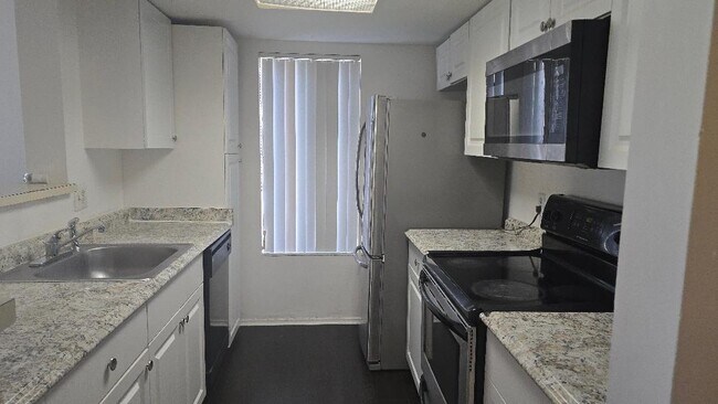 Building Photo - 3194 Coral Lake Ln