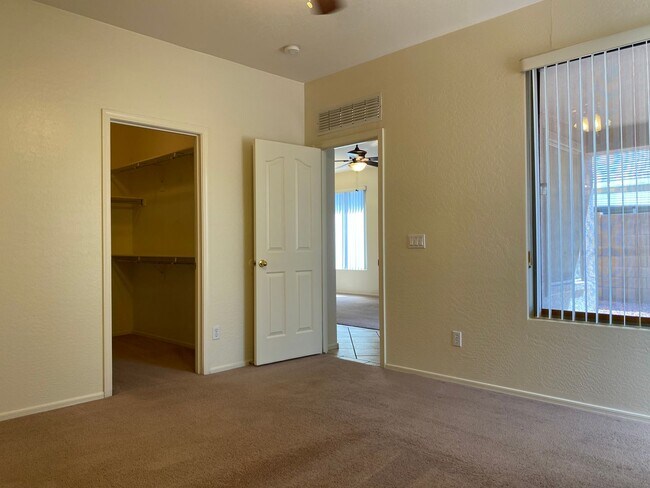 Building Photo - 3265 E Hampton Ln