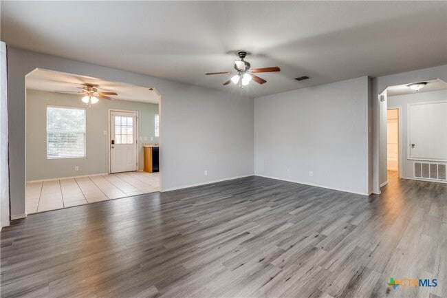 Building Photo - 309 Willow View