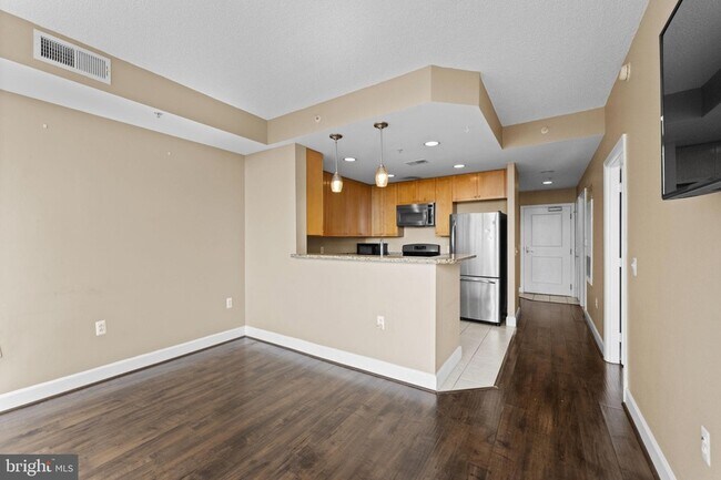 Building Photo - 3600 S Glebe Rd