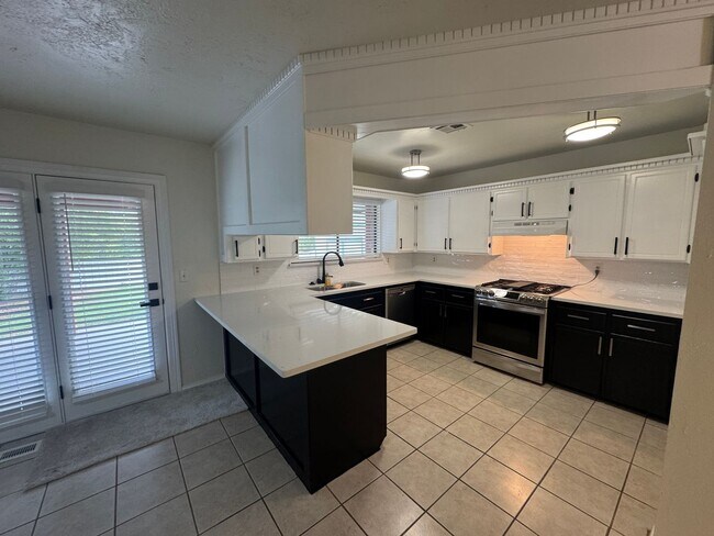 Building Photo - 200 off your move in before 10/15 ! Be Wow...