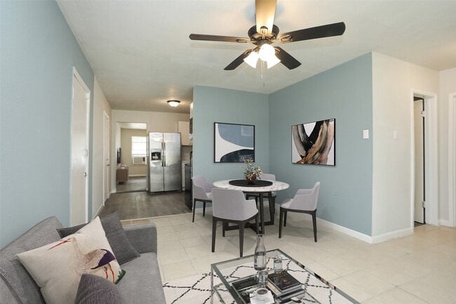 Building Photo - 2814 Winbern St