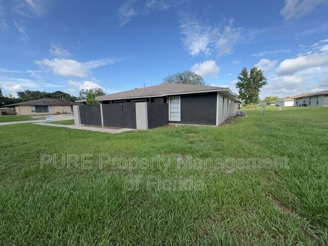 Building Photo - 5485 SE 30th Pl