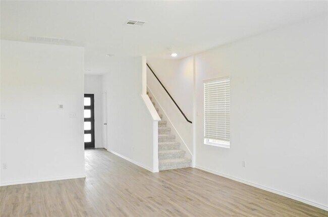 Building Photo - 136 Canley Lp