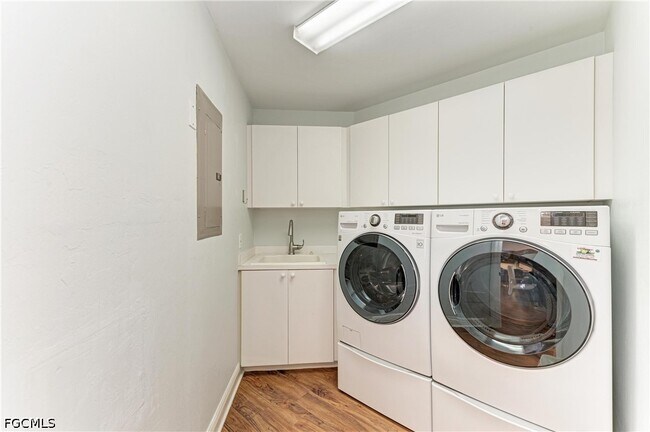 Building Photo - 14813 Laguna Dr