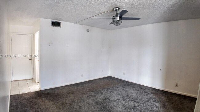 Building Photo - 7220 Lake Cir Dr