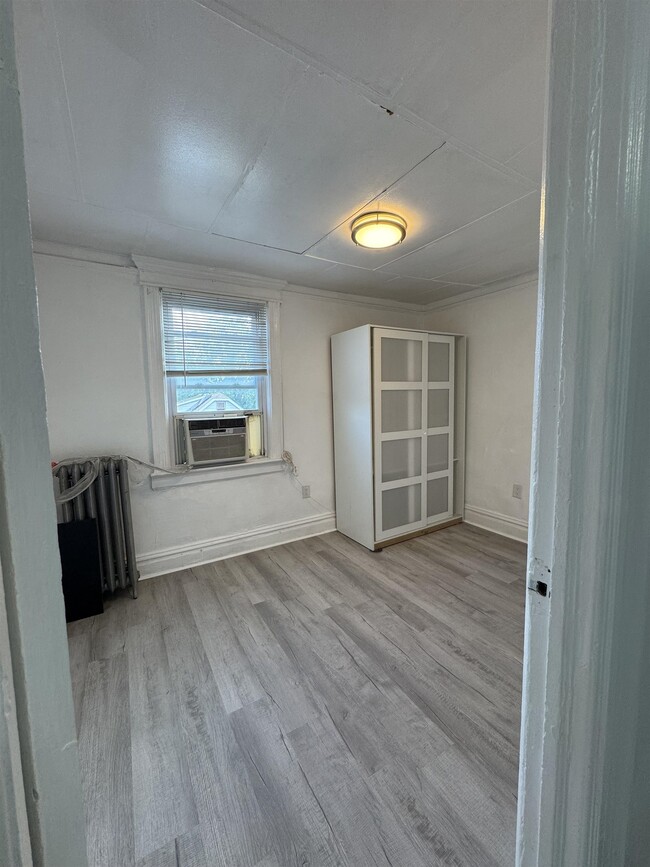 Building Photo - 1114 79th St