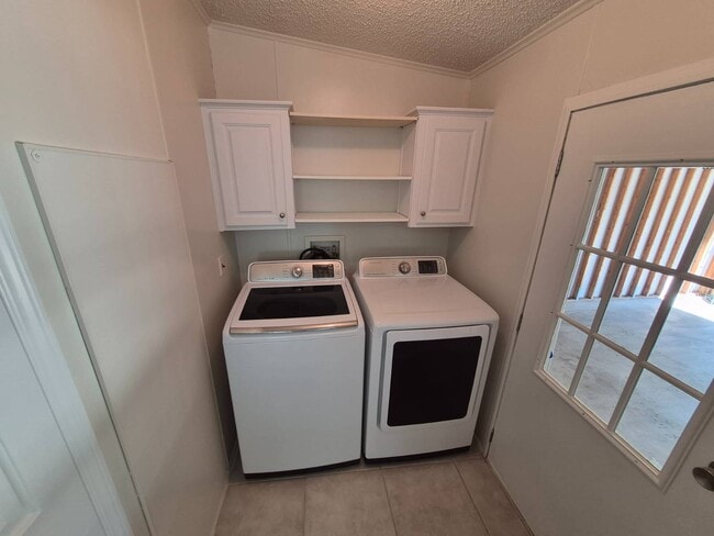 Building Photo - 2113 Sawgrass Ln