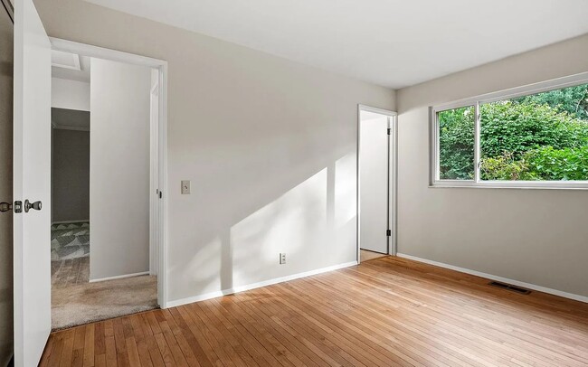 Building Photo - 3375 Brunswick Dr