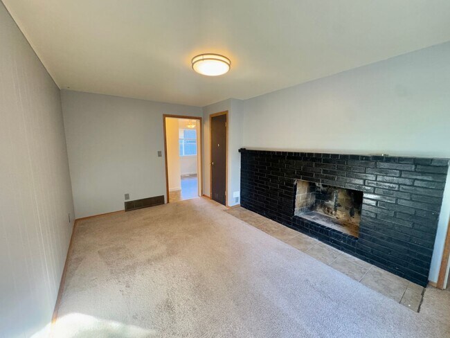 Building Photo - Must See Rambler!