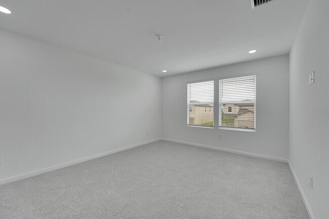 Building Photo - 662 Carlyle Wy