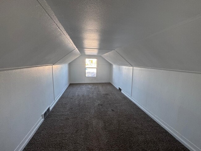 Building Photo - 19029 Plainview Ave