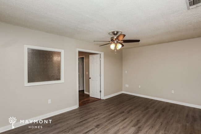 Building Photo - 316 Helmsley Dr