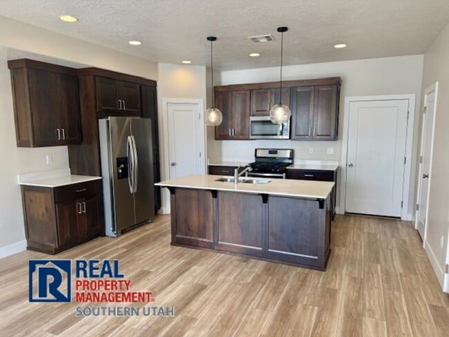 Building Photo - Woodland Estates Townhome