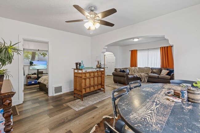 Building Photo - 722 S 700 E