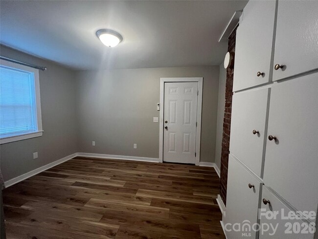 Building Photo - 534 N Church St