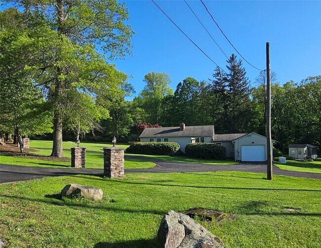 Building Photo - 13 Old Quaker Hill Rd