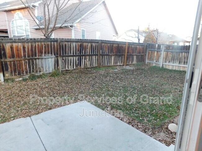 Building Photo - 3132 Shamrock Dr