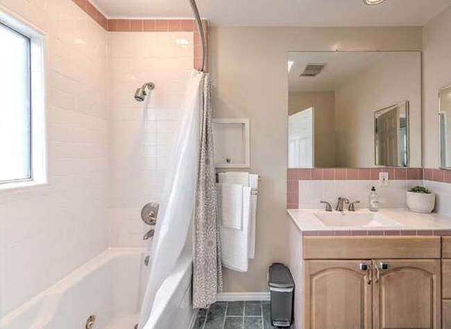 Building Photo - Beautifully Remodeled Home in Fantastic Westside Village/Palms location