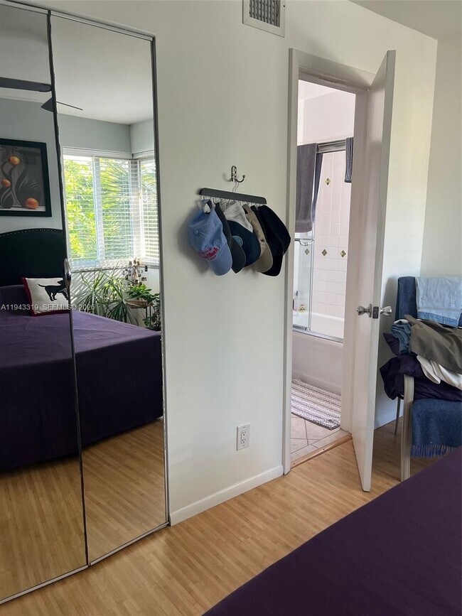 Building Photo - 225 SE 16th Ave