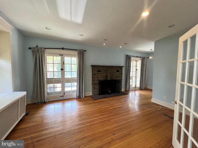 Building Photo - 7630 Cheltenham Ave