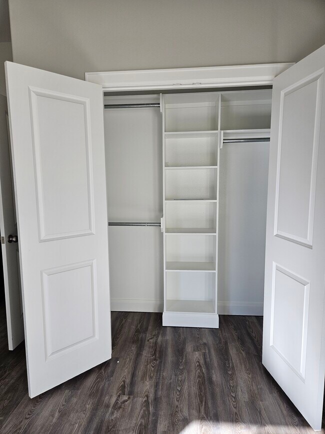 Building Photo - 514 E Chase St