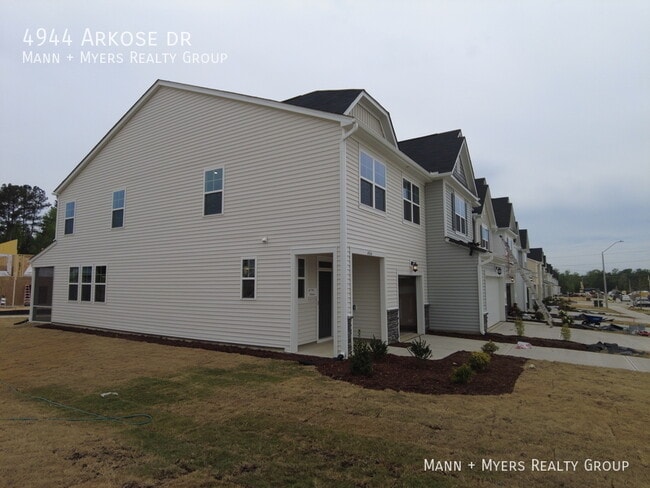 Building Photo - 4944 Arkose Dr