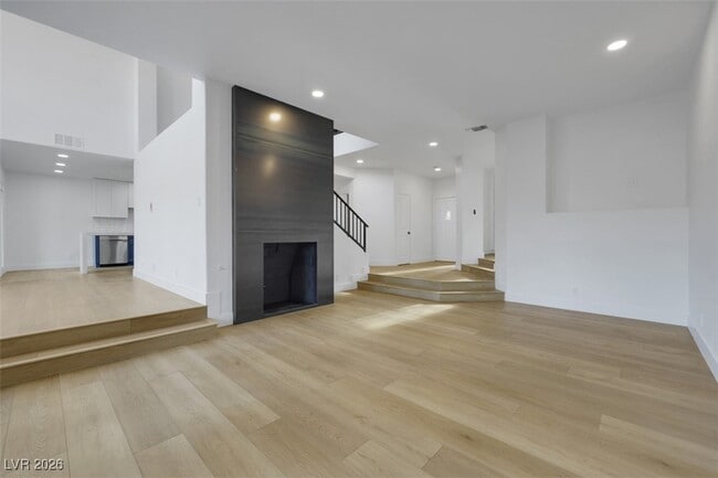 Building Photo - 7132 Mission Hills Dr