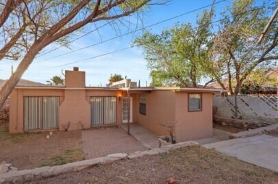 Building Photo - Beautiful Kern Place- 4 bedrooms, 3 baths and Refrigerated AC.