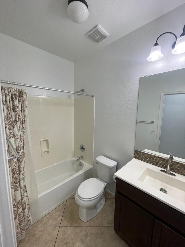 Building Photo - 4425 E Muriel Dr