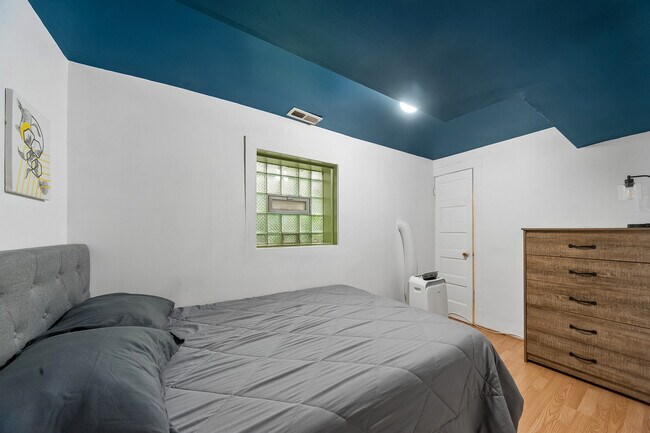 Building Photo - 2818 N Ashland Ave