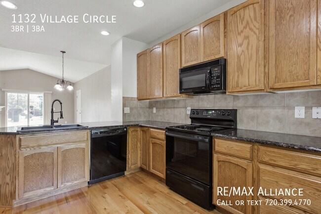Building Photo - 1132 Village Cir