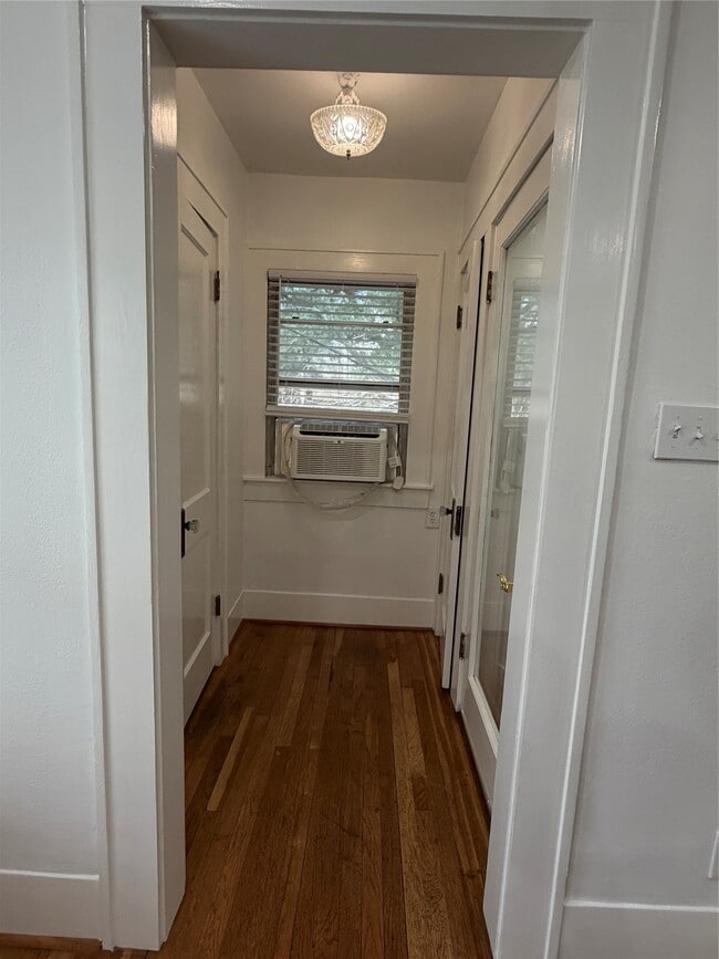 Building Photo - 1702 Dunlavy St