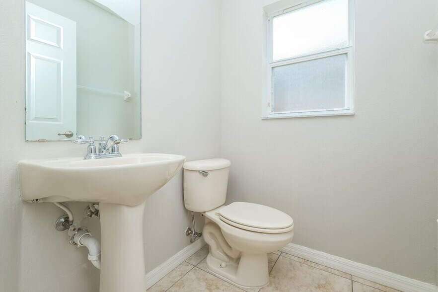 Building Photo - 3348 Thistledown Ln