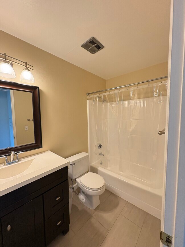 Bathroom - 5001 Stoney Creek Rd