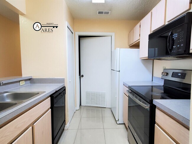 Building Photo - FOR RENT 2 BED 2 BATH CONDOMINIUM. AVAILABLE NOW.