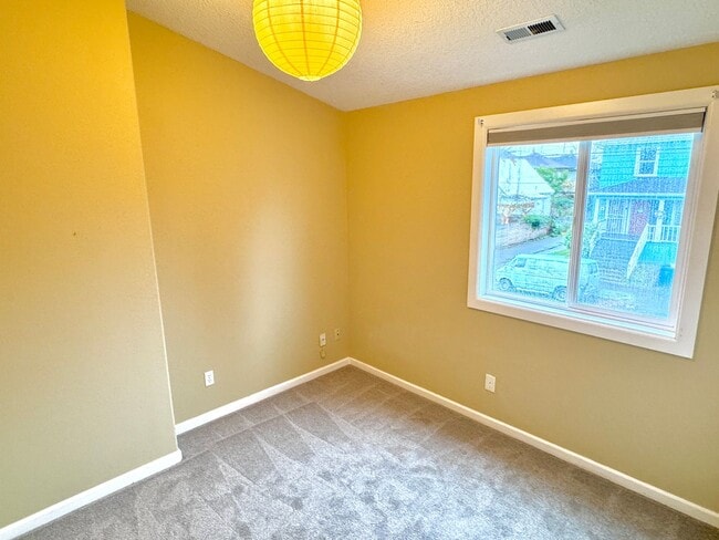 Building Photo - Boise Neighborhood 2-Story with A/C, Attached Garage, Fenced Backyard