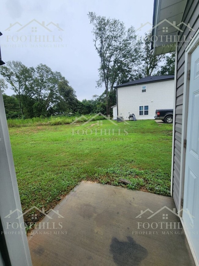 Building Photo - 102 David St