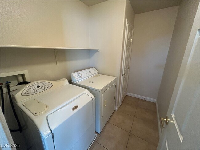 Building Photo - 8841 Blue Wolf St