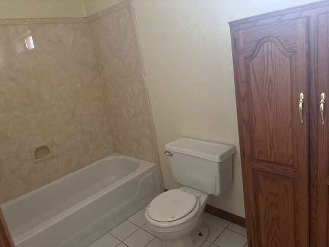 Building Photo - 375 Plum Tree Cir