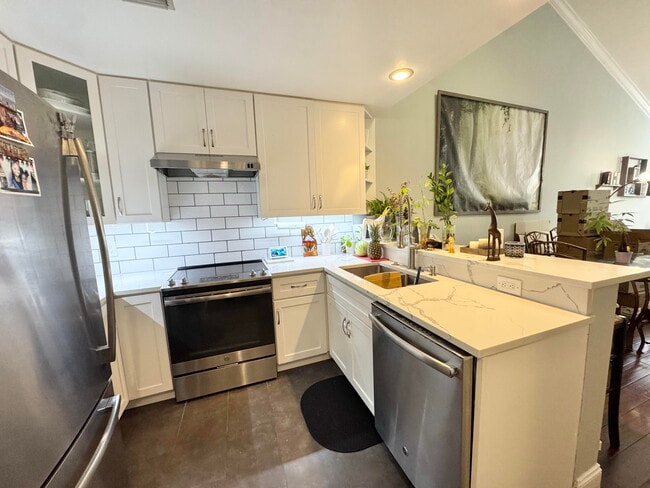 Building Photo - 7174 Sportsman Dr