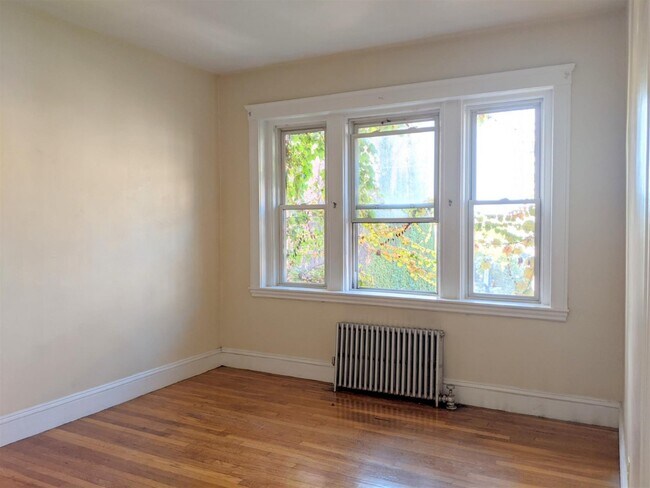 Building Photo - 8 Mellen St