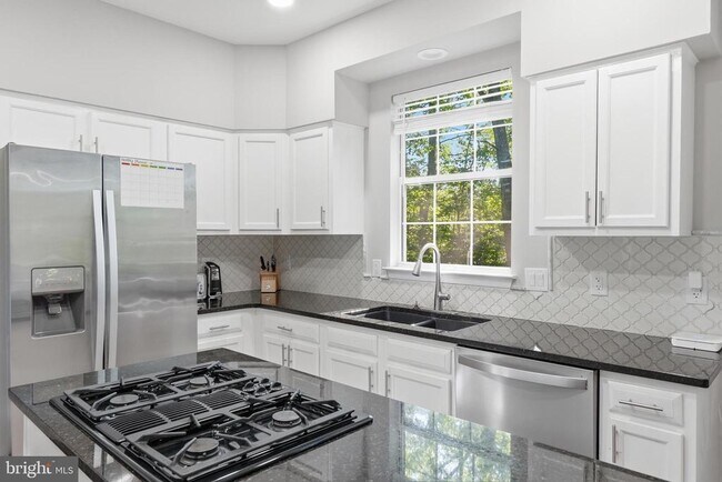 Building Photo - 34 Westhampton Ct