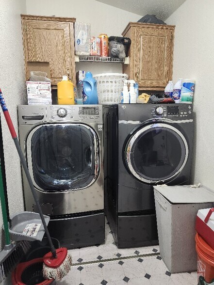 Building Photo - 1200 Church St