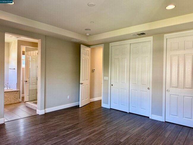 Building Photo - 64 Persimmon Walk