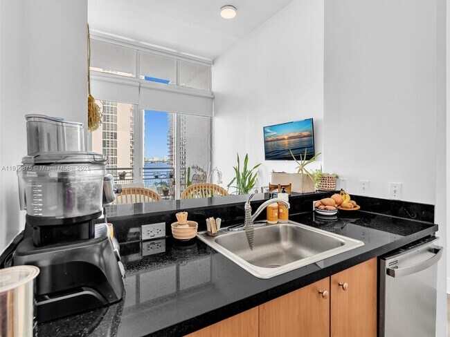 Building Photo - 2200 NE 4th Ave