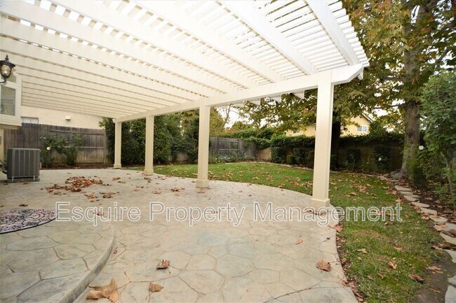 Building Photo - 5181 Via Calderon